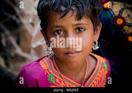 L'Inde, Rajasthan, Jaisalmer. Portrait de jeune fille du village. En tant que crédit : Jim Nilsen / Jaynes Gallery / DanitaDelimont.com Banque D'Images