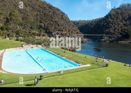 L'Australie, la Tasmanie, Launceston. Cataract Gorge et premier bassin, piscine, Alexandra suspension bridge Banque D'Images