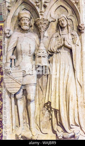 Roi Reine Statue Tous les Saints de l'Eglise, Château Schlosskirche Lutherstadt Wittenberg, Allemagne. Où Luther publié quatre-vingt-quinze thèses (1517), à partir de la Réforme protestante. Banque D'Images