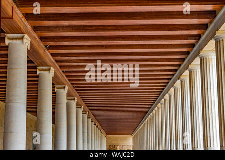 L'ancienne Agora Marketplace, Stoa d'Attalos, Athènes, Grèce. Agora fondée 6ème siècle avant JC. La STOA construit en 150 avant J.-C., reconstruite début des années 50 Banque D'Images