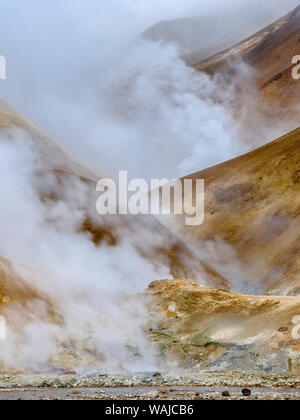 Zone géothermique dans les montagnes de Hveradalir Kerlingarfjoll dans les Highlands de l'Islande. Banque D'Images