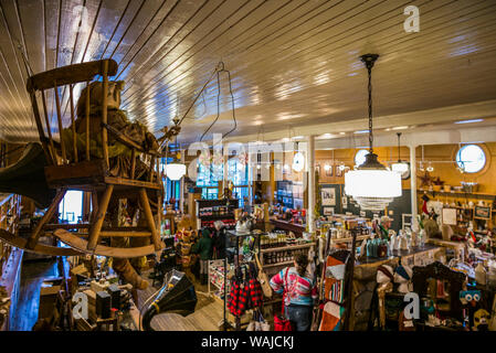 Canada, Québec, Lac Maskinongé. Intérieur du magasin général Le Brun, un magasin général Banque D'Images