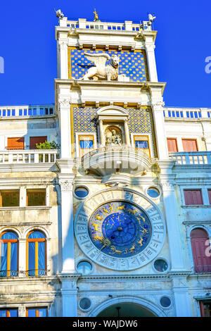 Tour de l'horloge les signes du zodiaque, la Place Saint Marc, Venise, Italie. Réveil créé en 1499 Banque D'Images