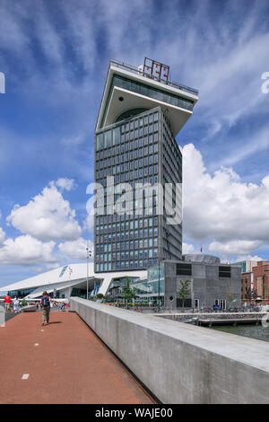 AMSTERDAM-AUG. 8, 2019. Tour célèbre d'Amsterdam, l'ancien siège de Shell a été transformée en lieu touristique passionnant. Il a une plate-forme d'observation Banque D'Images