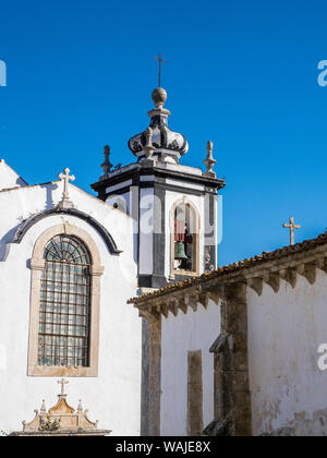 L'Europe, Portugal, Obidos. C'est l'église de S. Tiago, construit par D. Sancho I en 1186. Il a été détruit par le tremblement de terre de 1755 et reconstruit en 1772. Actuellement utilisé comme un auditorium. Banque D'Images