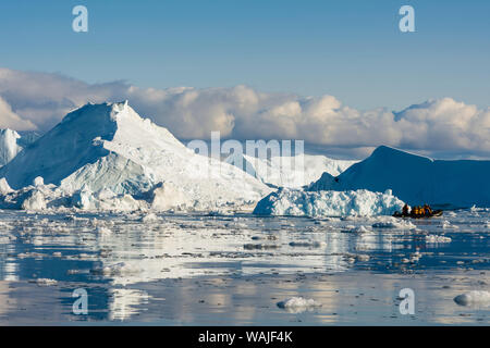 Le Groenland. Ilulissat. Icebergs et brash dans le fjord glacé. Banque D'Images