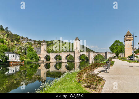 France, Cahors. Pont Valentre sur la rivière Lot. Banque D'Images