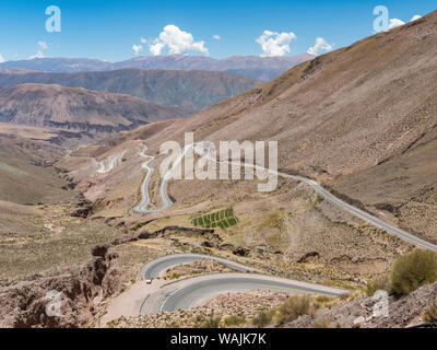 Route nationale RN 52, la route de montagne Cuesta del Lipan escalade jusqu'à Abra de Potrerillos, Argentine. Banque D'Images