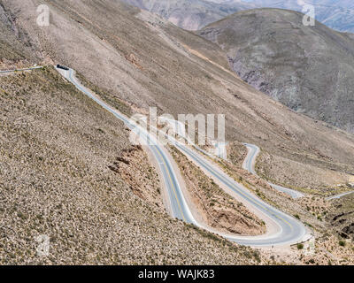 Route nationale RN 52, la route de montagne Cuesta del Lipan escalade jusqu'à Abra de Potrerillos, Argentine. Banque D'Images