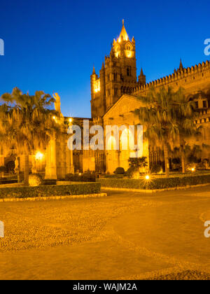 L'Italie, la Sicile, Palerme. La cathédrale de Palerme avec campanile médiéval Banque D'Images