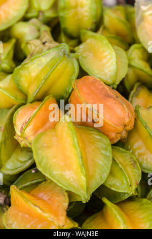 La Garita, Costa Rica. Caramboles en vente au marché fermier de La Garita. Banque D'Images