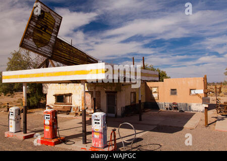 La station d'essence abandonnés sur la Route 66 dans le désert de Mojave, Californie, USA Banque D'Images