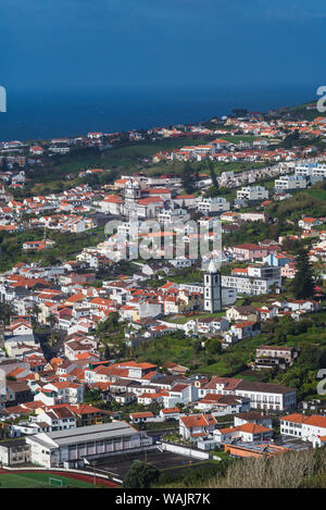 Le Portugal, Açores, île de Faial, Horta. Ville élevée vue depuis le Miradouro Espalamaca Banque D'Images