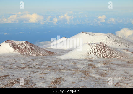 Vue depuis Les Observatoires Maunakea (4200 mètres), le sommet de Maunakea sur l'île de Hawaii héberge le plus grand observatoire astronomique du monde, avec des télescopes utilisés par les astronomes de 11 pays. Banque D'Images