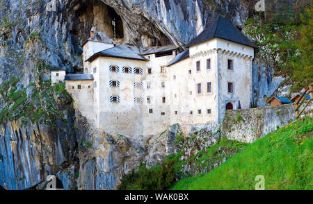 L'Europe, la Slovénie, château de Predjama. Château construit en mur de montagne. En tant que crédit : Jim Nilsen / Jaynes Gallery / DanitaDelimont.com Banque D'Images