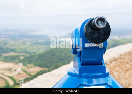 Tower viewer ou télescope touristique avec espace pour copier sur la gauche. Banque D'Images