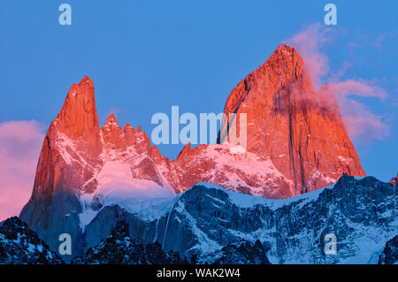 L'Argentine, la Patagonie, le Parc National Los Glaciares. Lever du soleil sur le Mont Fitz Roy. En tant que crédit : Dennis Kirkland / Jaynes Gallery / DanitaDelimont.com Banque D'Images