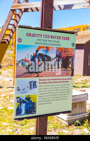 USA, Colorado. Cumbres et Scenic Railroad toltèque signe. En tant que crédit : Fred Seigneur / Jaynes Gallery / DanitaDelimont.com Banque D'Images