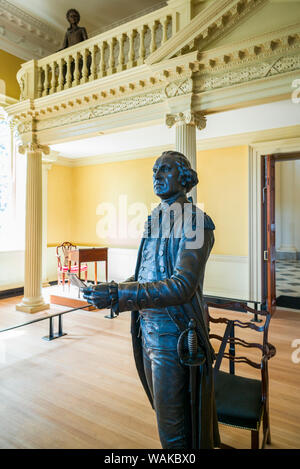 USA, Maryland, Annapolis. Maryland State House, ancienne salle du Sénat avec statue de George Washington. C'est là que le général Washington a démissionné de sa commission militaire après la Révolution américaine. Banque D'Images