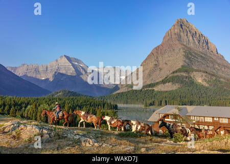 Conduit à de nombreux chevaux Wrangler Hôtel Glacier dans le Glacier National Park, Montana, USA Banque D'Images