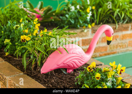 USA, New Jersey, Wildwoods. 1950 Doo-Wop architecture, flamant rose en plastique Banque D'Images