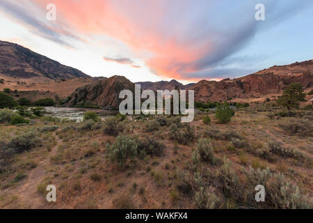 Coucher du soleil, la rivière Deschutes, Centre de l'Oregon, USA Banque D'Images