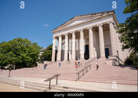 Steps of National Gallery of Art, fait partie du Smithsonian Institute à Washington DV, États-Unis Personnes visibles sur les marches Banque D'Images