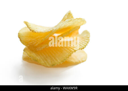 Croustilles de pommes de terre côtes collection isolé sur fond blanc. Croustilles de pommes de terre, une mauvaise eatting. Banque D'Images
