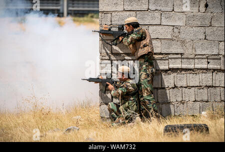 Erbil, Irak. Août 21, 2019. Sur la zone d'entraînement militaire dans Bnaslawa dans le nord kurde kurde irakienne sur zone Peschmerga la chambre de combat. Crédit : Michael Kappeler/dpa/Alamy Live News Banque D'Images