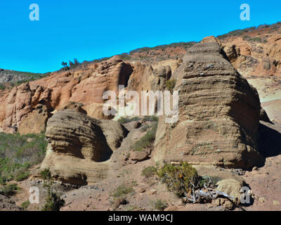 Paysage lunaire de céréales secondaires et de très légères et de tuf de pierres volcaniques, dans la montagne Teno sur l'île canarienne de Tenerife. Le vent et la météo Banque D'Images