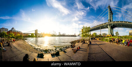 Skyline et le pont de Brooklyn, New York City, USA Banque D'Images
