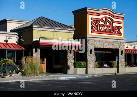 Un logo affiche à l'extérieur d'un emplacement restaurant Sizzler à Orem, Utah le 29 juillet 2019. Banque D'Images