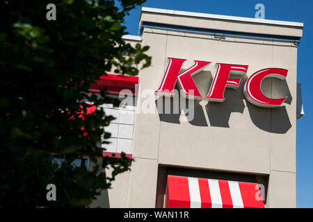 Un logo affiche à l'extérieur de la première Kentucky Fried Chicken (KFC) franchise à Salt Lake City, Utah le 30 juillet 2019. Banque D'Images