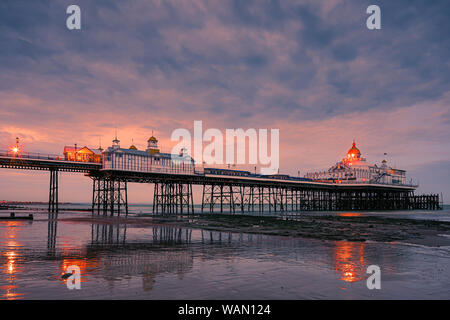 La jetée d''Eastbourne est une station pleasure pier à Eastbourne, East Sussex, sur la côte sud de l'Angleterre. Banque D'Images