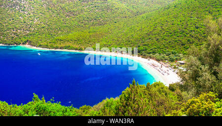 Une mer turquoise et des plages de Céphalonie (Cefalonia). Îles ioniennes de la Grèce Banque D'Images