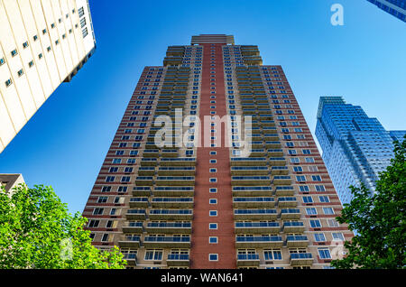 Locations appartements de luxe dans le quartier de Hell's Kitchen de New York City. Vue sur la ville de Tours et gratte-ciel dans le centre de NY Banque D'Images