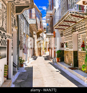 Vieilles rues du village de Pyrgi traditionnel,l'île de Chios, Grèce Banque D'Images