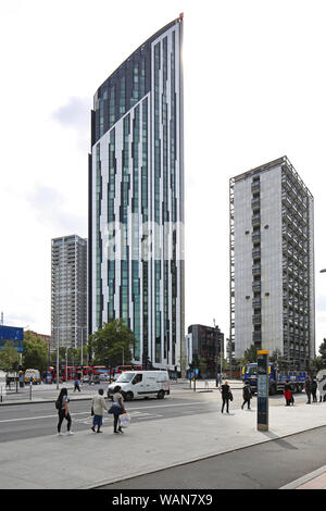 Strata Tower, (également appelé l'Allume-cigares) un nouveau quartier résidentiel à côté de la tour de la station Elephant and Castle, dans le sud-est de Londres, au Royaume-Uni. Banque D'Images