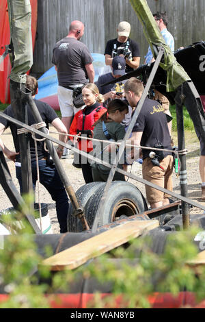 Joanne Froggatt tournage des scènes de la saison 2 du drama ITV menteur. Le tournage a eu lieu dans la région de West Mersea dans l'Essex. Banque D'Images