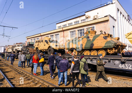 Perm, Russie - 10 Avril 1019 : exposition mobile de trophées de l'armée russe au cours de la campagne de Syrie Banque D'Images