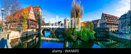 Magnifique coucher de soleil sur la vieille ville de Nuremberg, Bavière, Allemagne. Banque D'Images