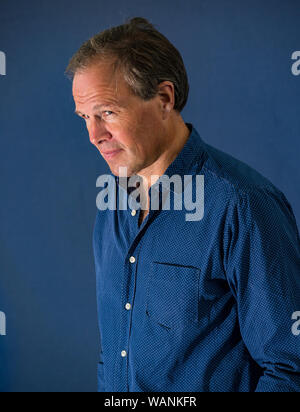 Édimbourg, Écosse, Royaume-Uni, 21 août 2019. Festival international du livre d'Édimbourg. En photo : Tom Bradby, journaliste et romancier britannique, a été rédacteur politique pour ITV News de 2005 à 2015, et présente actuellement News at Ten et la série de discussion politique The Agenda avec Tom Bradby Banque D'Images