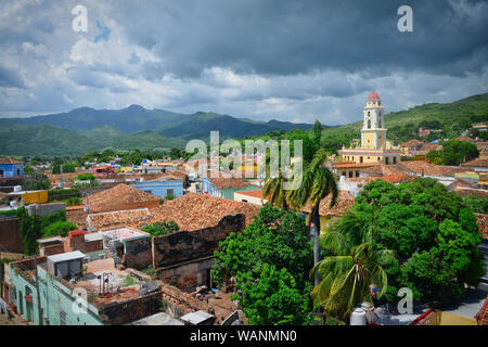 Le Convento de San Francisco et Plaza Mayor dans le patrimoine mondial de l'Unesco ville de Trinidad, Cuba Banque D'Images