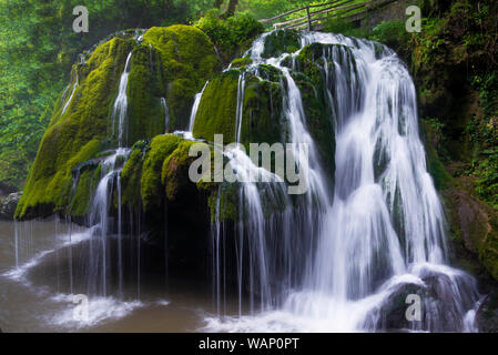 Une des plus belles cascades d'Europe la cascade de Bigar.Paysage naturel incroyable. Banque D'Images