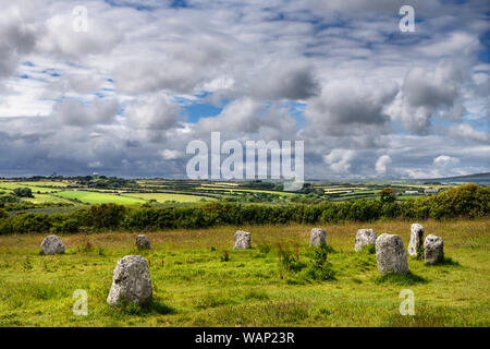 Merry Maidens de Boleigh cercle de pierres néolithiques avec les champs cultivés dans la verte Angleterre Cornwall Banque D'Images