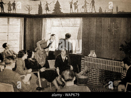 Histoire de l'anglais (Association des auberges de jeunesse YHA England & Wales). - Un vintage photo de la salle commune à Holmbury St Mary Hostel, Surrey. Il a été ouvert en 1935 - Coût d'un séjour était l'un shilling par basicnight (à partir d'une publication imprimée) Banque D'Images