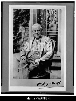 David Lloyd George, trois-quarts, portrait, assis face à l'avant Banque D'Images