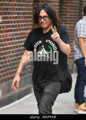 'Le Late Show avec Stephen Colbert', New York, USA - 13 Aug 2019 - Robby Takac Banque D'Images