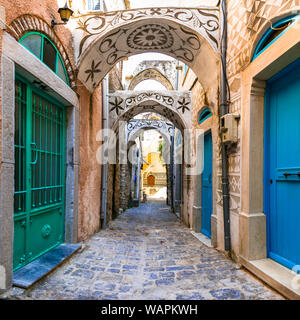 Vieilles rues du village de Pyrgi,l'île de Chios, Grèce Banque D'Images