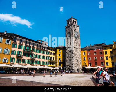 Riva del Garda est l'une des charmantes petites villes sur le lac de Garde en Italie du Nord. Banque D'Images